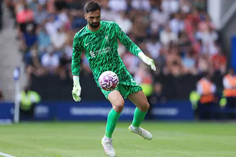 تقارير: أتلتيكو مدريد يستهدف حارس ليفربول لتعويض أوبلاك